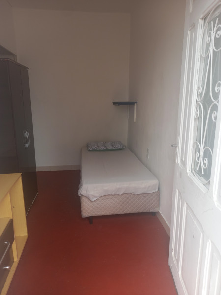 Imagem 2 da galeria do anúncio: QUARTO MOBILIADO C VARANDA