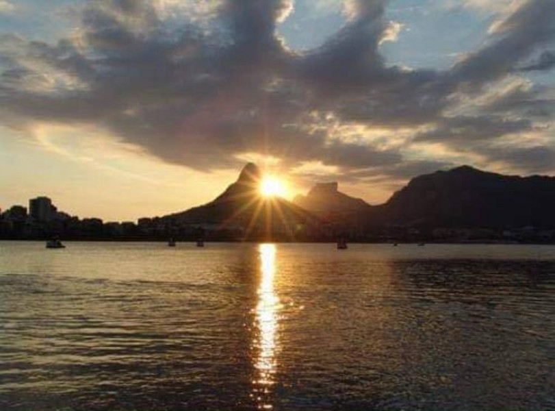 Imagem 5 da galeria do anúncio: Suite no lugar mas seguro, charmoso e calmo do Rio: Lagoa!