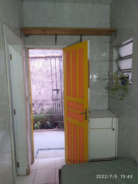 Imagem 1 da galeria do anúncio: SUÍTE COM COZINHA COMPARTILHADA EM CASA SOBRADO