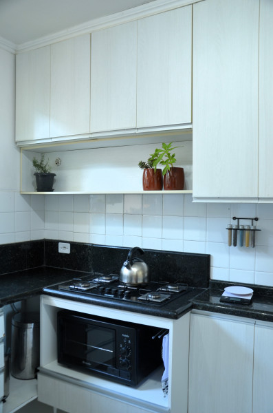 Imagem 11 da galeria do anúncio: Quarto ensolarado e espaçoso em apê tranquilo e central