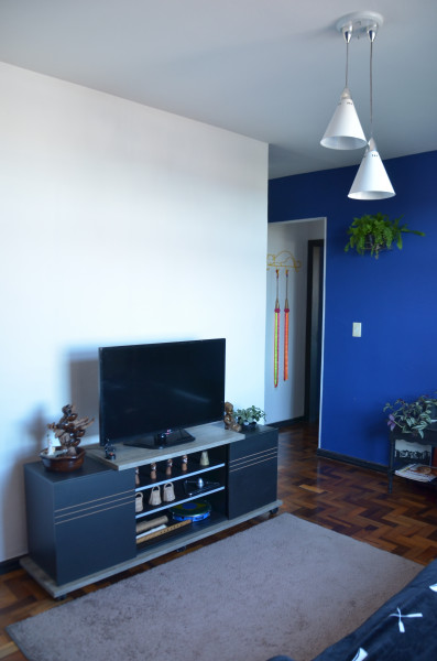 Imagem 5 da galeria do anúncio: Quarto ensolarado e espaçoso em apê tranquilo e central