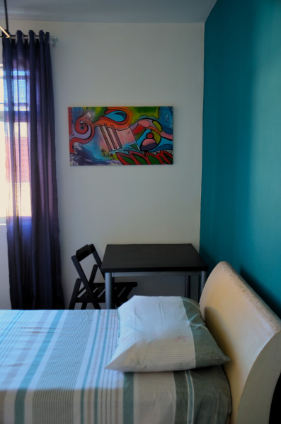 Imagem 19 da galeria do anúncio: Quarto ensolarado e espaçoso em apê tranquilo e central