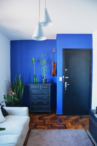 Imagem 2 da galeria do anúncio: Quarto ensolarado e espaçoso em apê tranquilo e central