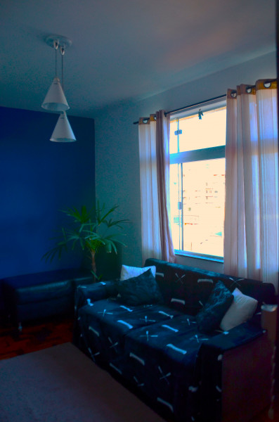 Imagem 7 da galeria do anúncio: Quarto ensolarado e espaçoso em apê tranquilo e central