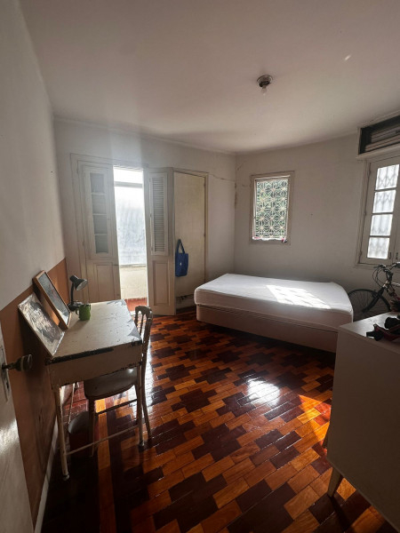 Imagem 12 da galeria do anúncio: Quarto Grande Laranjeiras com Varanda e Laje