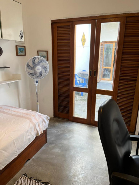 Imagem 1 da galeria do anúncio: Edícula - Quarto mobiliado - Chácara Santo Antônio