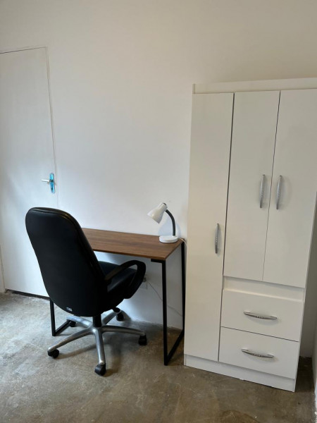 Imagem 4 da galeria do anúncio: Edícula - Quarto mobiliado - Chácara Santo Antônio