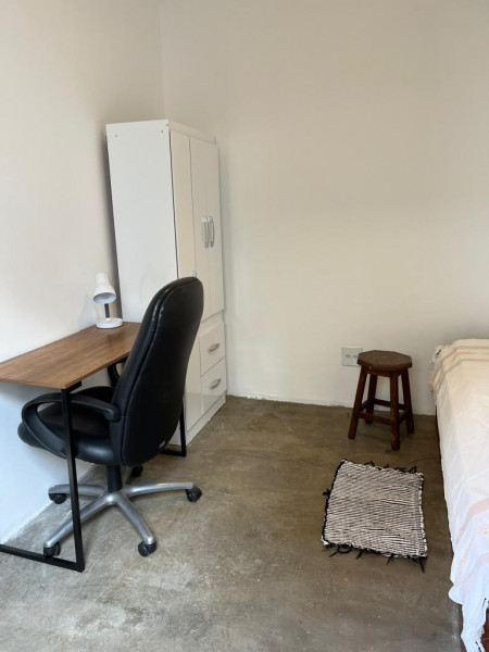 Imagem 3 da galeria do anúncio: Edícula - Quarto mobiliado - Chácara Santo Antônio