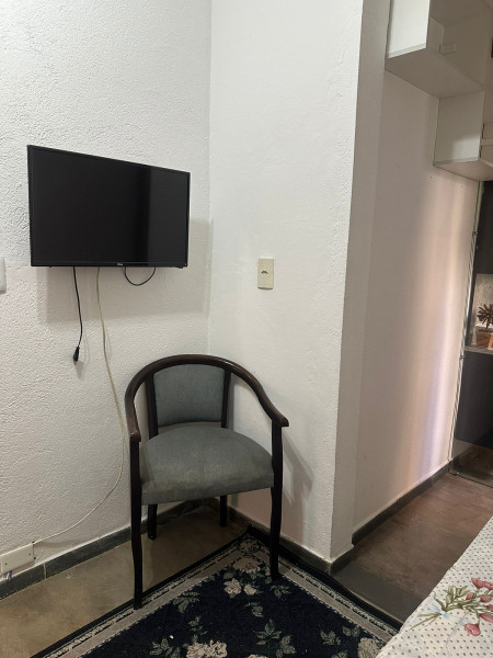 Imagem 2 da galeria do anúncio: Linda suíte com cozinha para rapaz (recém reformada!)