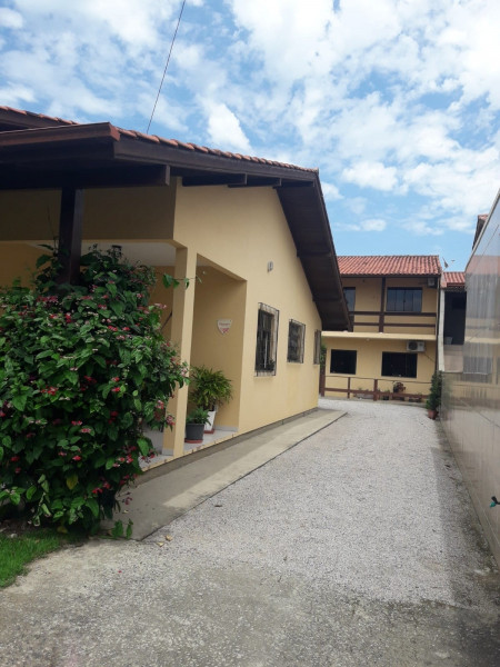 Imagem 7 da galeria do anúncio: Quarto individual em casa de família.