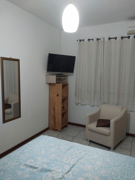 Imagem 2 da galeria do anúncio: Quarto individual em casa de família.