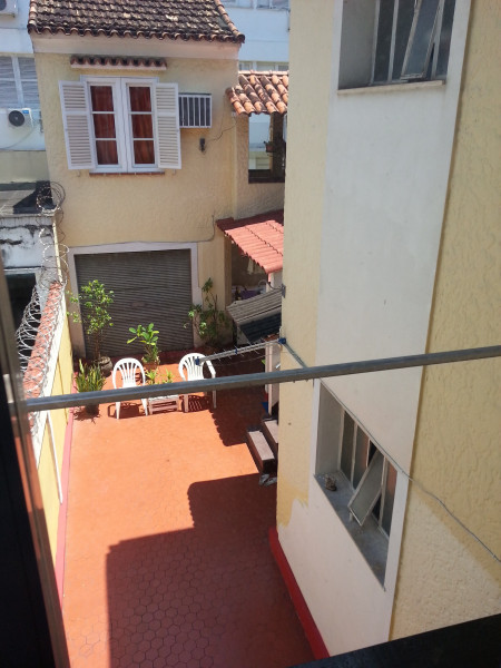 Imagem 9 da galeria do anúncio: Alugo quarto 30 m individual em casa na Tijuca proximo metro