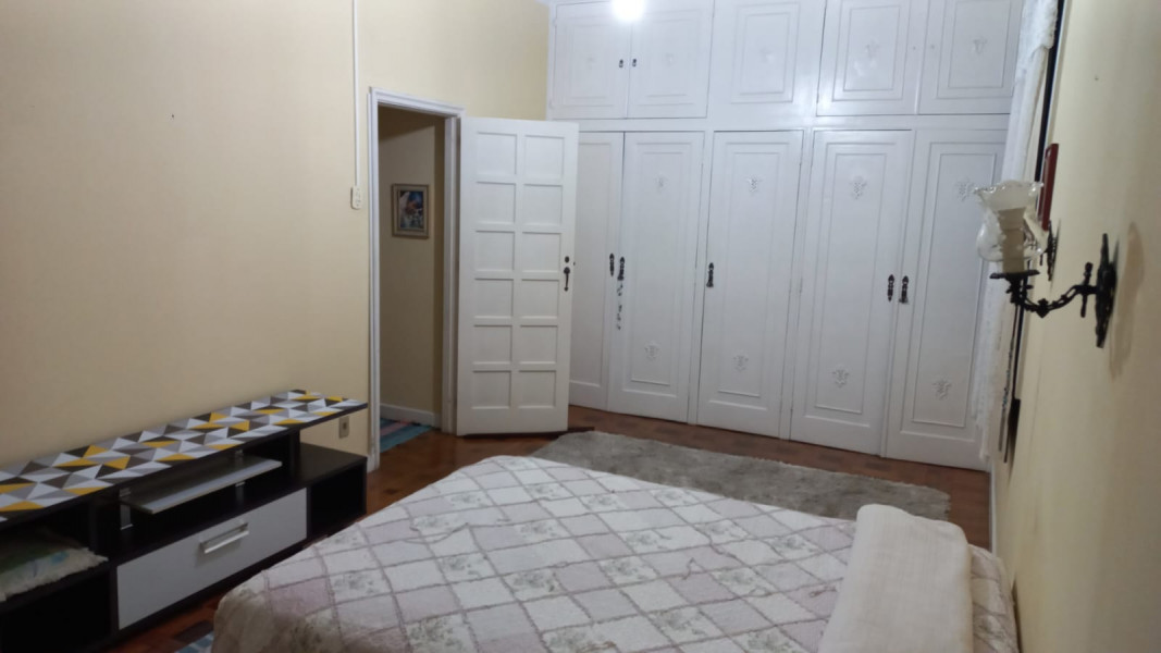 Imagem 1 da galeria do anúncio: Alugo quarto 30 m individual em casa na Tijuca proximo metro