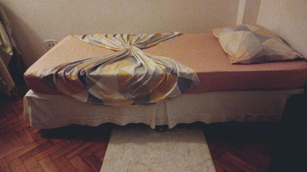 Imagem 1 da galeria do anúncio: Quarto limpo seguro e confortável. Com Deus no comando.