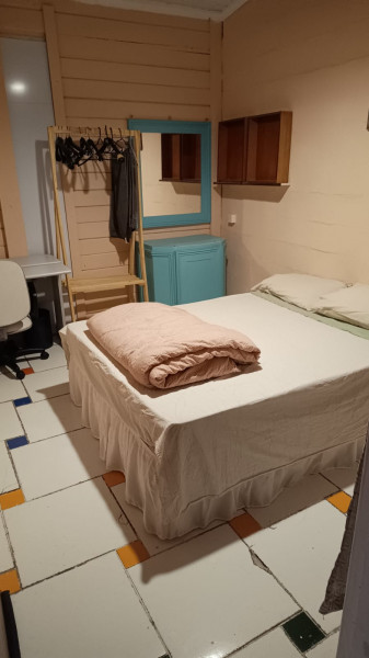 Imagem 12 da galeria do anúncio: quarto individual com cama de casal