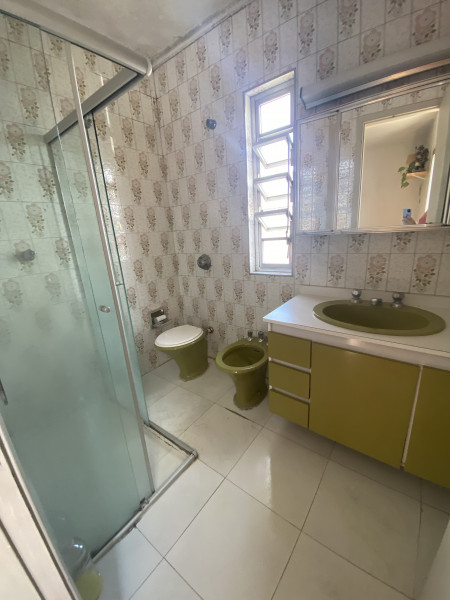 Imagem 5 da galeria do anúncio: Suíte ampla e confortável em casa compartilhada – ambiente t