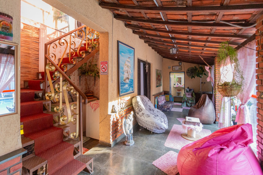 Imagem 8 da galeria do anúncio: Suíte em casarão com piscina e fácil acesso ao metrô.