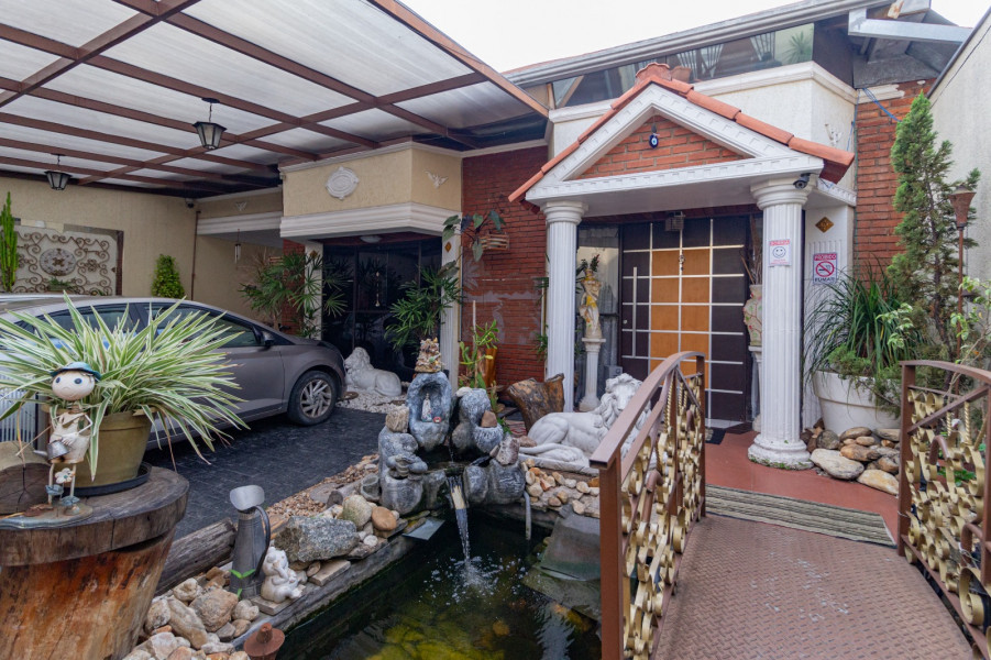 Imagem 2 da galeria do anúncio: Suíte em casarão com piscina e fácil acesso ao metrô.