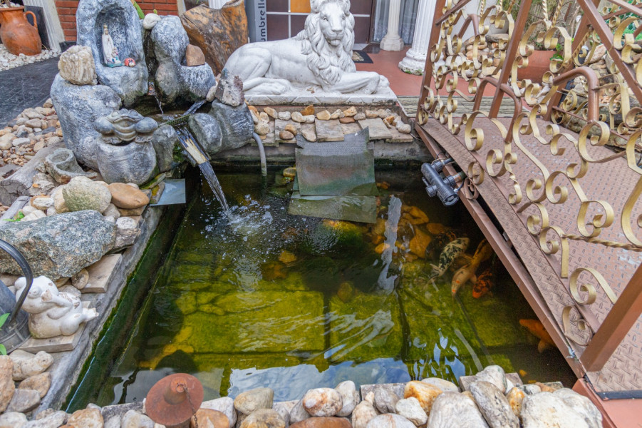 Imagem 1 da galeria do anúncio: Suíte em casarão com piscina e fácil acesso ao metrô.