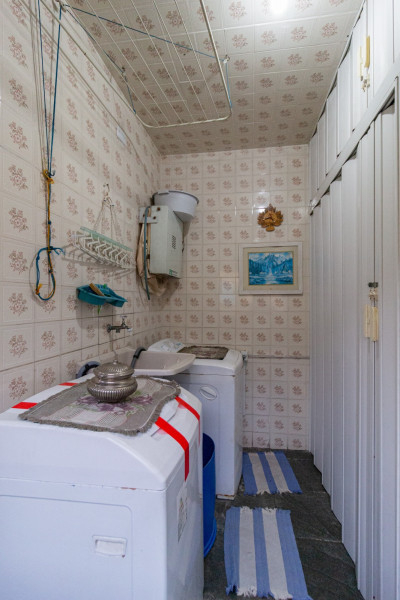 Imagem 13 da galeria do anúncio: Suíte em casarão com piscina e fácil acesso ao metrô.