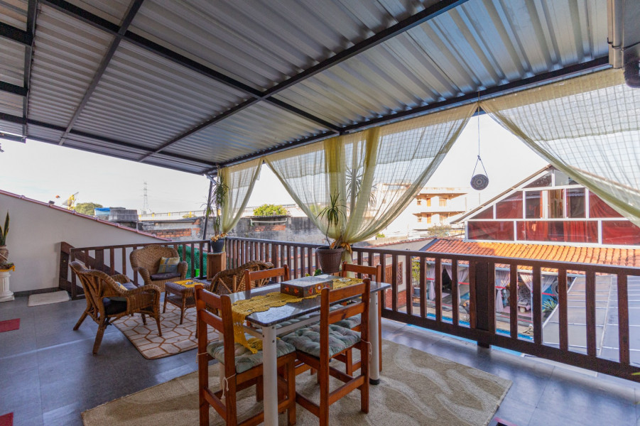 Imagem 12 da galeria do anúncio: Suíte em casarão com piscina e fácil acesso ao metrô.