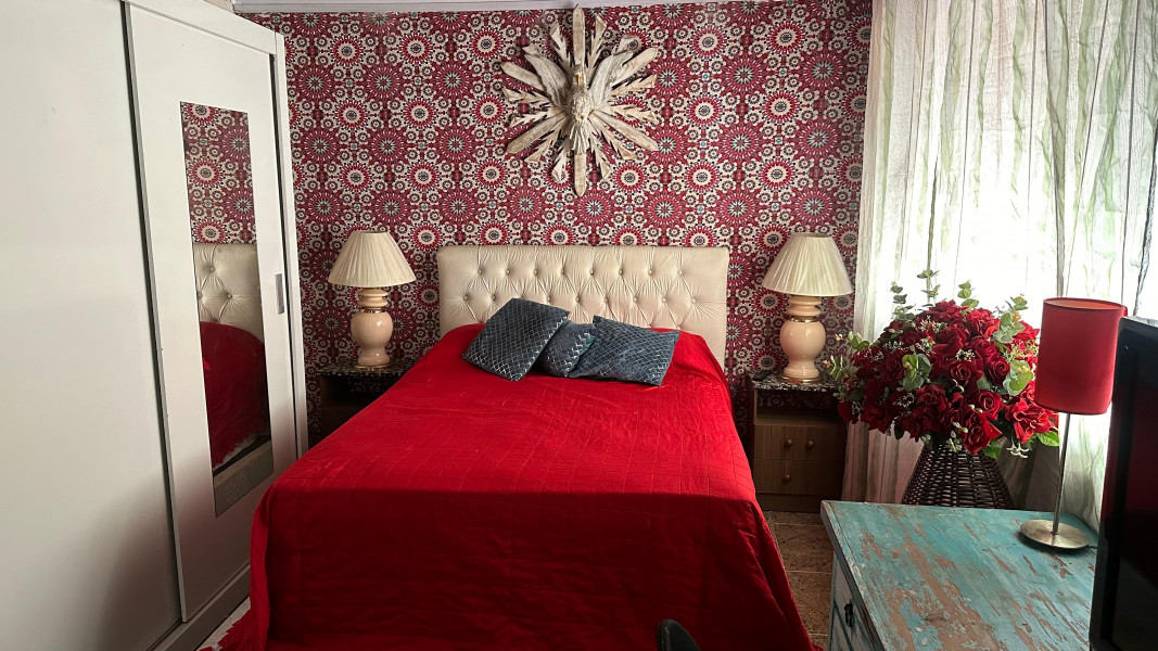 Imagem 2 da galeria do anúncio: ALUGO EXCELENTE QUARTO A PESSOAS EXIGENTES NO CENTRO