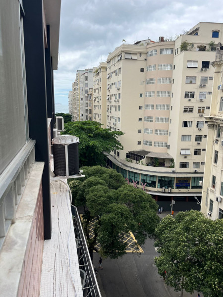 Imagem 4 da galeria do anúncio: Alugo quarto em Copacabana grande e arejado