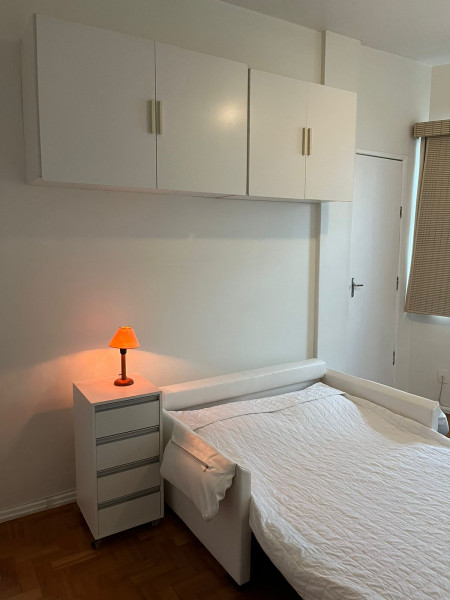 Imagem 10 da galeria do anúncio: Alugo quarto em Copacabana grande e arejado