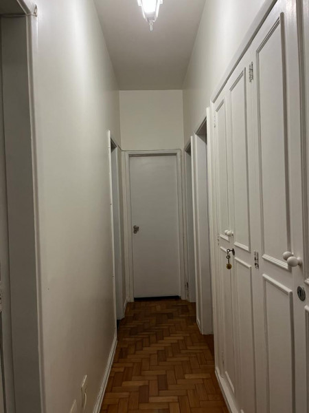 Imagem 3 da galeria do anúncio: Alugo quarto em Copacabana grande e arejado