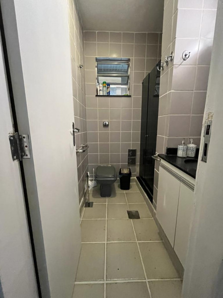 Imagem 8 da galeria do anúncio: Alugo quarto em Copacabana grande e arejado