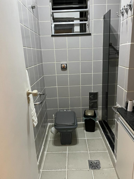 Imagem 5 da galeria do anúncio: Alugo quarto em Copacabana grande e arejado