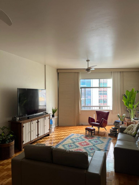 Imagem 2 da galeria do anúncio: Alugo quarto em Copacabana grande e arejado