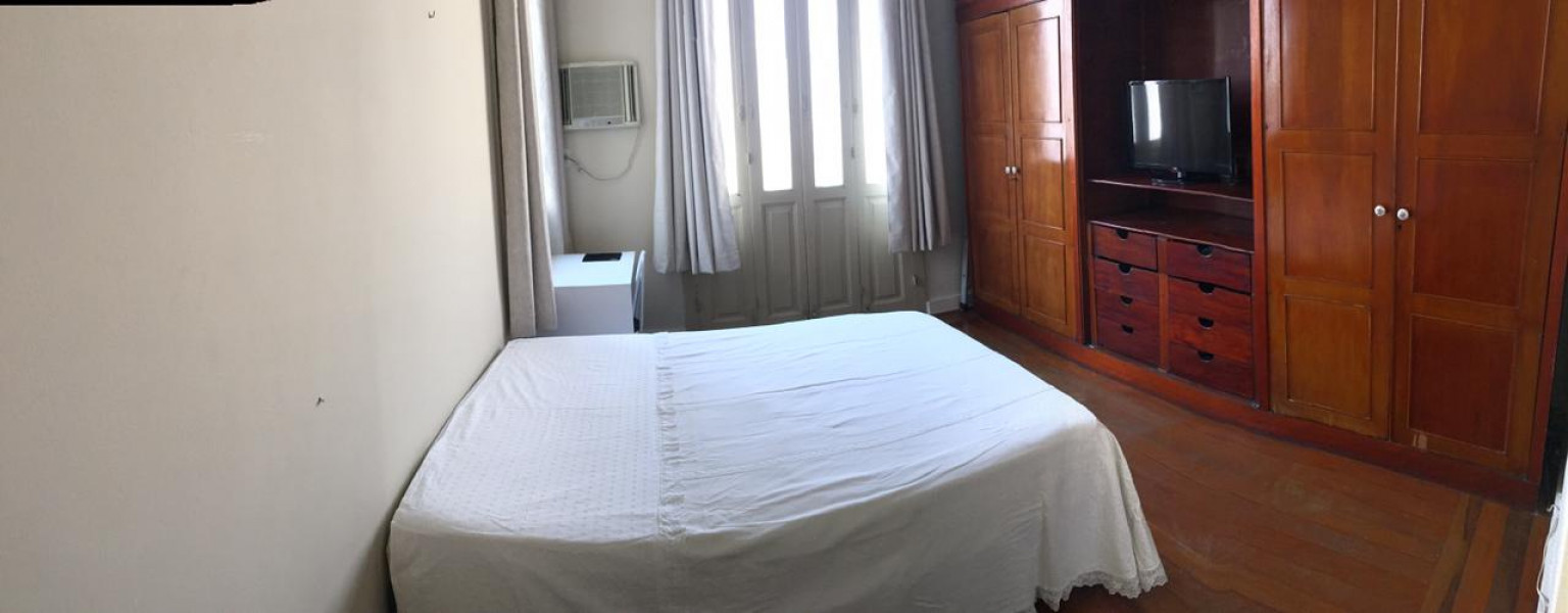 Imagem 3 da galeria do anúncio: Quarto amplo em casa colonial em Laranjeiras