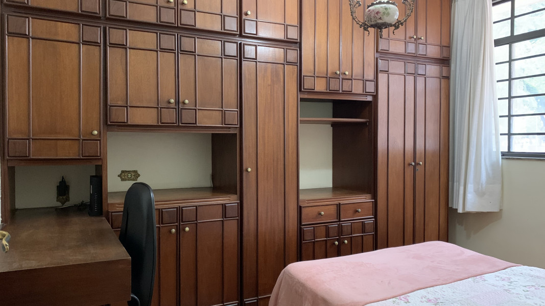 Imagem 3 da galeria do anúncio: QUARTO FEMININO - PRAÇA DA SAVASSI -AO LADO DO MAC DONALD'S