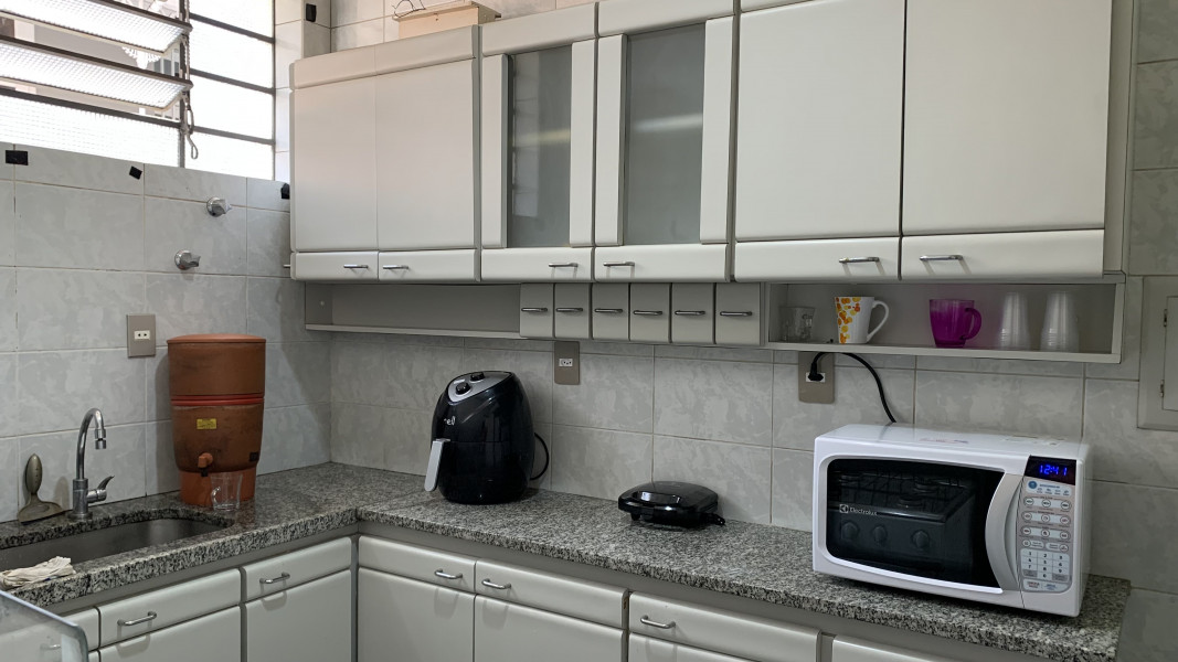 Imagem 15 da galeria do anúncio: QUARTO FEMININO - PRAÇA DA SAVASSI -AO LADO DO MAC DONALD'S