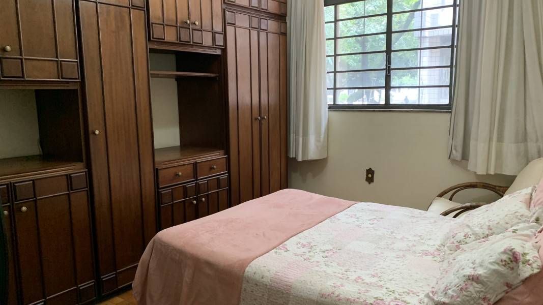 Imagem 2 da galeria do anúncio: QUARTO FEMININO - PRAÇA DA SAVASSI -AO LADO DO MAC DONALD'S