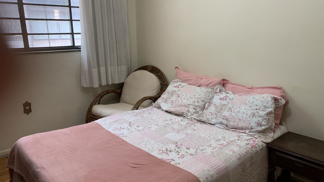 Imagem 1 da galeria do anúncio: QUARTO FEMININO - PRAÇA DA SAVASSI -AO LADO DO MAC DONALD'S