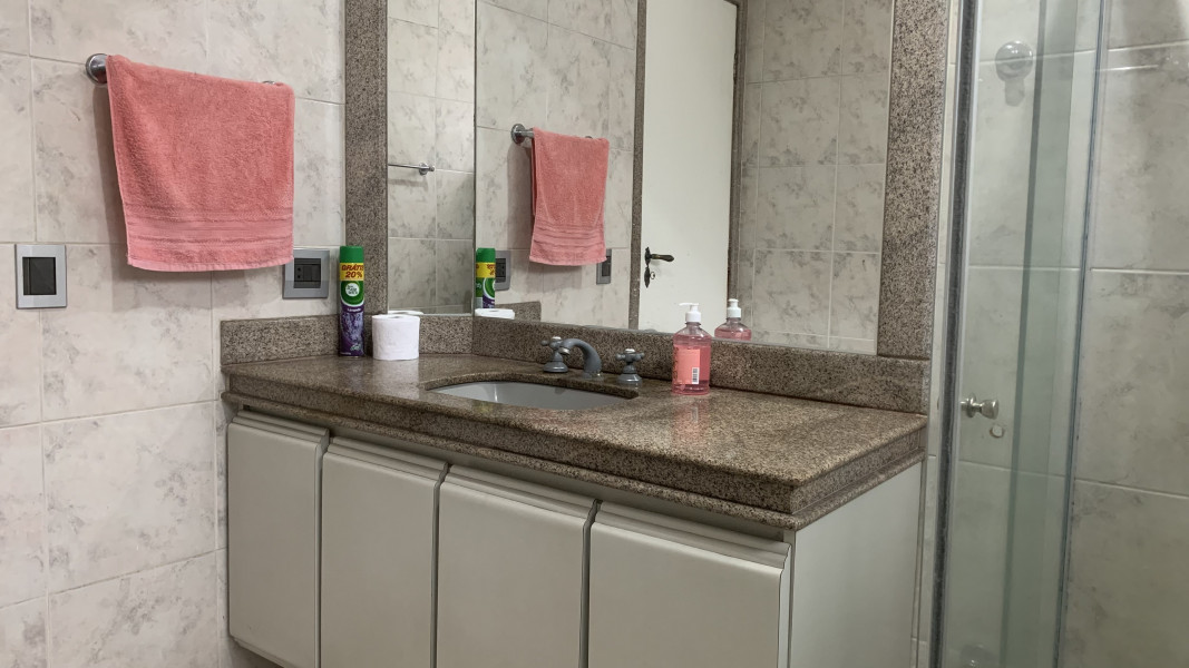 Imagem 17 da galeria do anúncio: QUARTO FEMININO - PRAÇA DA SAVASSI -AO LADO DO MAC DONALD'S