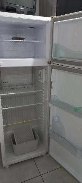 Imagem 10 da galeria do anúncio: Pensionato Feminino Très Jolie - QUITINETES E QUARTOS