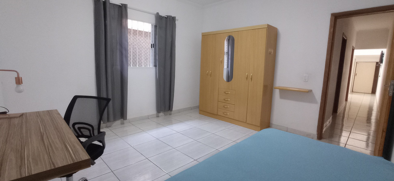 Imagem 1 da galeria do anúncio: Confortável e amplo quarto trabalho/estudo com conta inclusa