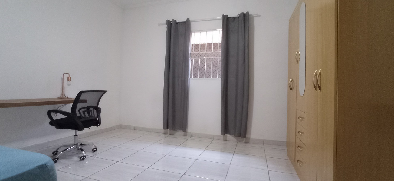 Imagem 4 da galeria do anúncio: Confortável e amplo quarto trabalho/estudo com conta inclusa