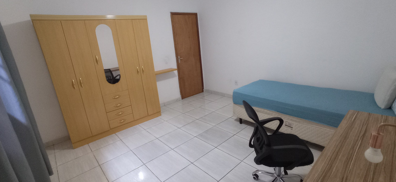 Imagem 5 da galeria do anúncio: Confortável e amplo quarto trabalho/estudo com conta inclusa