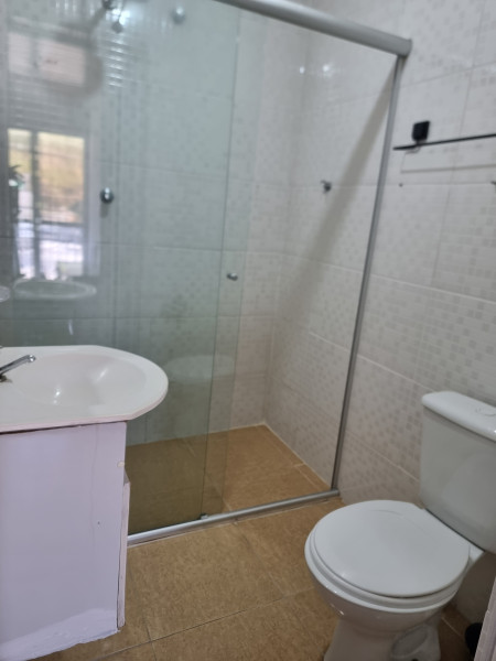 Imagem 7 da galeria do anúncio: quarto individual mobiliado,  com banheiro individual