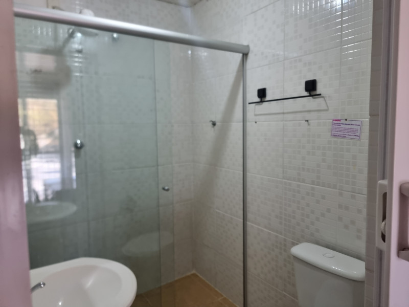 Imagem 8 da galeria do anúncio: quarto individual mobiliado,  com banheiro individual