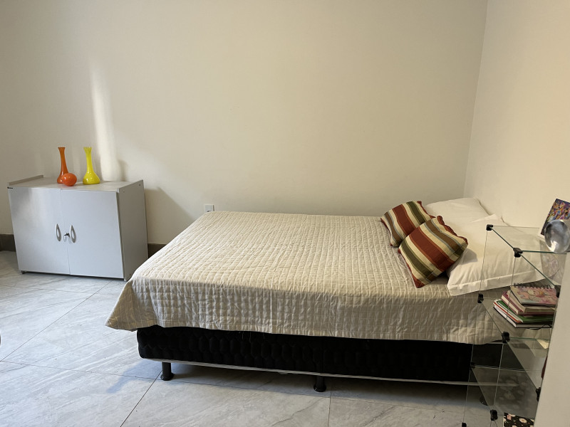 Imagem 1 da galeria do anúncio: Fique no coração do Prado