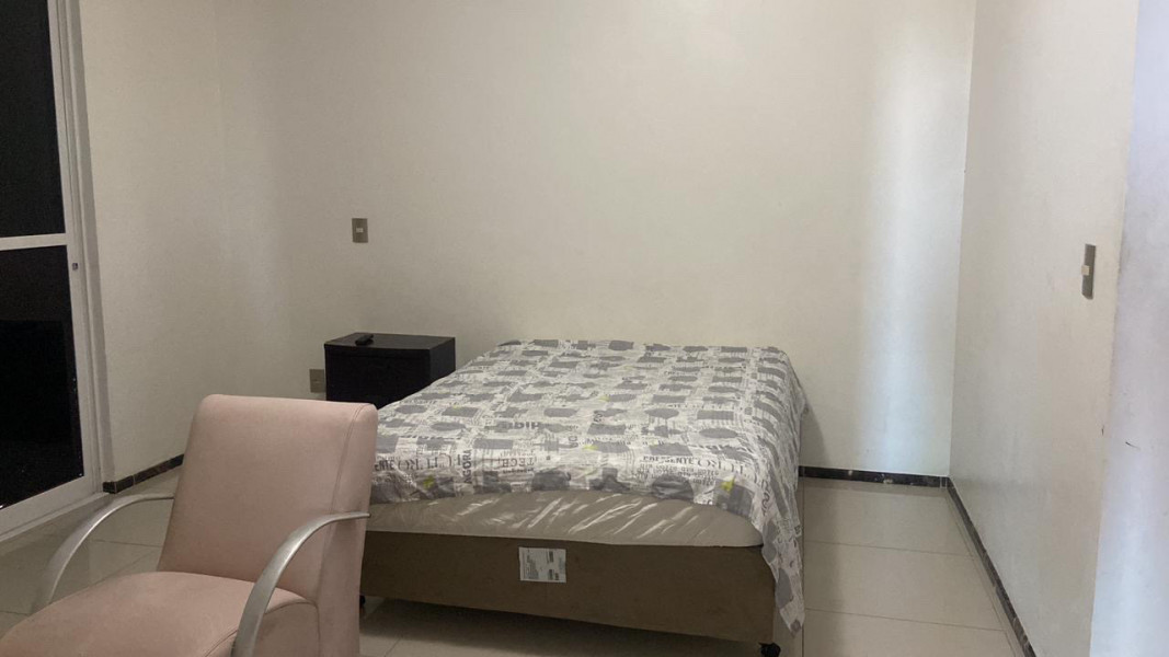 Imagem 2 da galeria do anúncio: Quarto mobiliado com suite