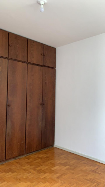 Imagem 1 da galeria do anúncio: VAGA FEMININA - QUARTO INDIVIDUAL - mobiliado: Guarda-roupas