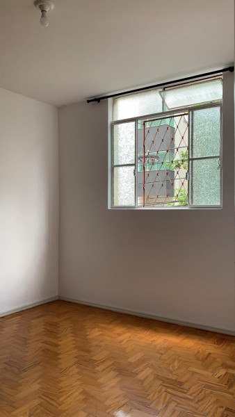 Imagem 2 da galeria do anúncio: VAGA FEMININA - QUARTO INDIVIDUAL - mobiliado: Guarda-roupas