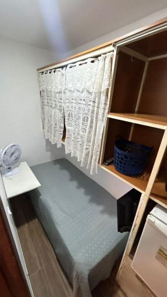 Imagem 8 da galeria do anúncio: Quartos- prox  tv Record e praia Recreio