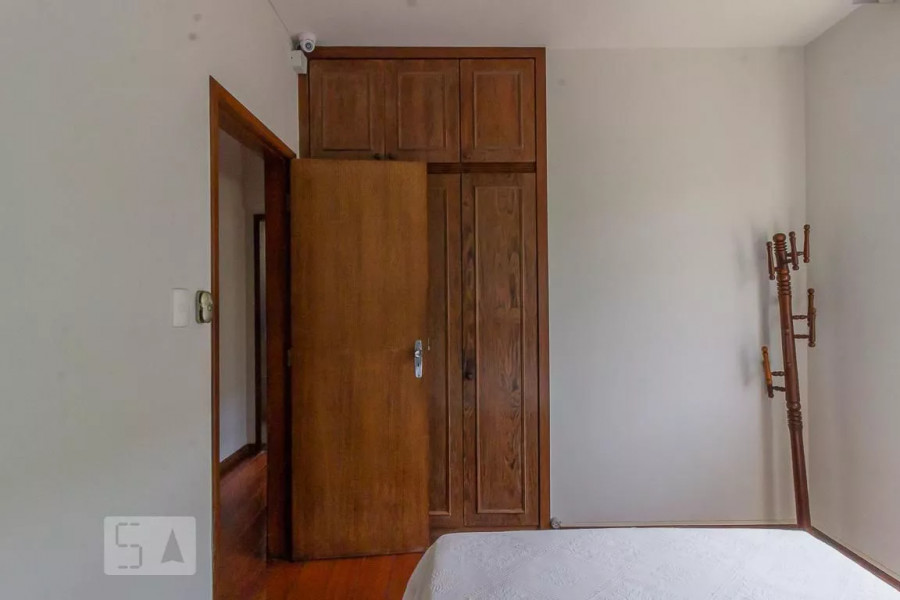 Imagem 1 da galeria do anúncio: Quarto em frente à PUC com serviços